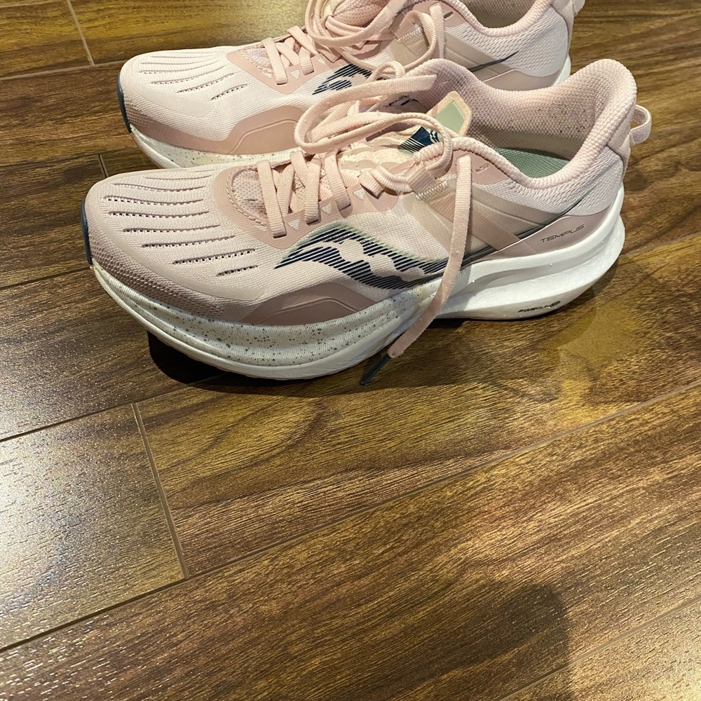Saucony Tempus Women's Light Pink Athletic Shoes